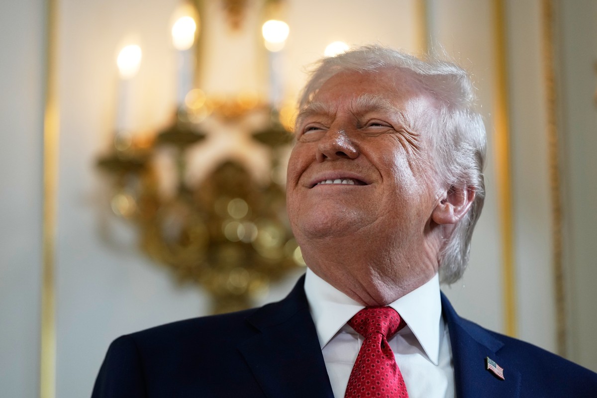 President Donald Trump arrives at a dedication ceremony for a portion of Southern Boulevard, which the Town of Palm Beach Council recently voted to rename,"President Donald J. Trump Boulevard,&qu ...