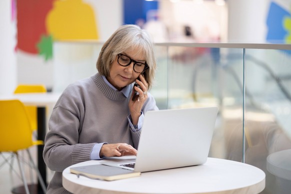 Die Wechseljahre stellen Frauen im gesetzten Alter vor Herausforderungen – auch im Job. (Symbolbild)