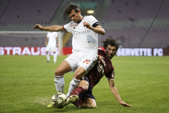 Basel&#039;s midfielder Valentin Stocker, left, fights for the ball with Servette&#039;s midfielder Miroslav Stevanovic, right, during the Super League soccer match of Swiss Championship between Serve ...