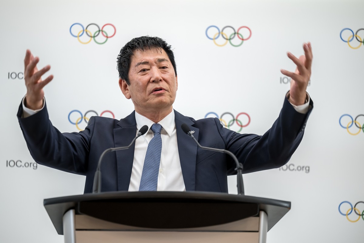 LAUSANNE, SWITZERLAND - JANUARY 30: Candidate to the presidency of the International Olympic Committee (IOC) Morinari Watanabe speaks during a press conference following a presentation before their fe ...