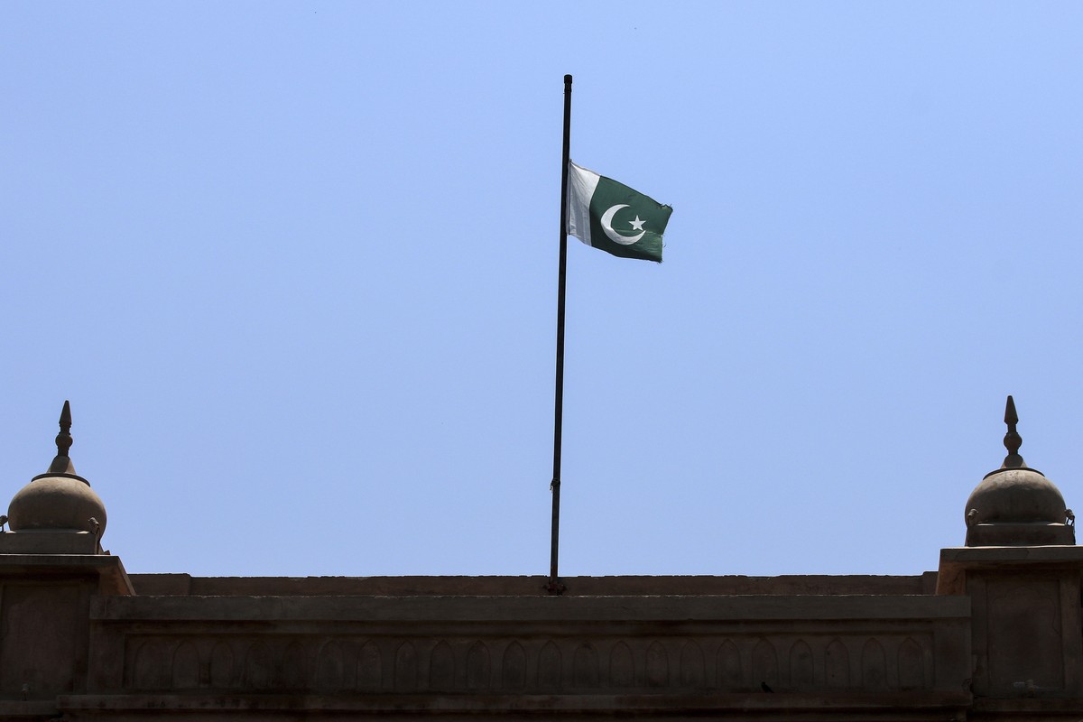 epa10699578 A Pakistan national flag flies at half-mast, as Pakistan is observing a 'Day of Mourning' in the wake of the Greece boat tragedy which killed dozens, in Peshawar, Pakistan, 19 Ju ...