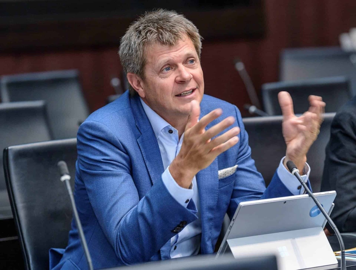 GLP-Präsident Jürg Grossen: «Der Bundesrat hat die E-Mobilität nicht verschlafen – er hat sie mit Zögern, Zaudern und neuen Steuern ausgebremst.»