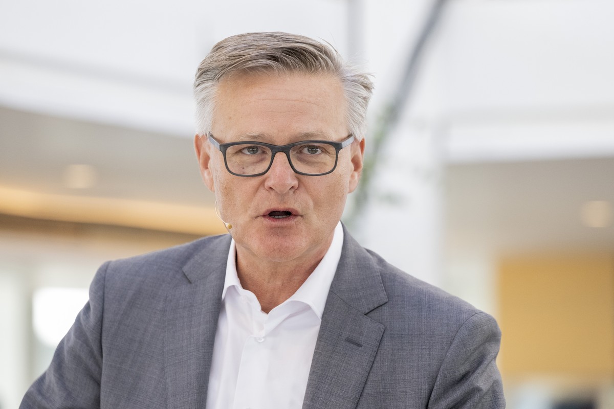 Der CEO der Migros, Mario Irminger bei seiner Rede anlaesslich des Swiss Media Forum vom Freitag, 8. Mai 2026 auf dem Motorschiff Diamant in Luzern. (KEYSTONE/Urs Flueeler)