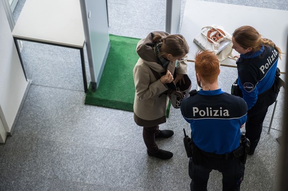 Erhöhte Sicherheitsvorkehrungen im Tessiner Parlament wegen der Abstimmung über das Burka-Verbot.