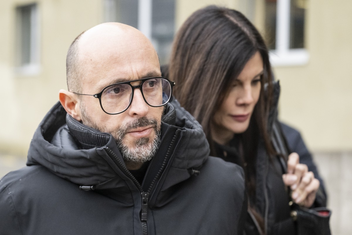 The owners of "Le Constellation" bar in Crans-Montana, Jacques, left, and Jessica Moretti of France, arrive to a hearing before the public prosecutor of the canton of Valais, following the d ...