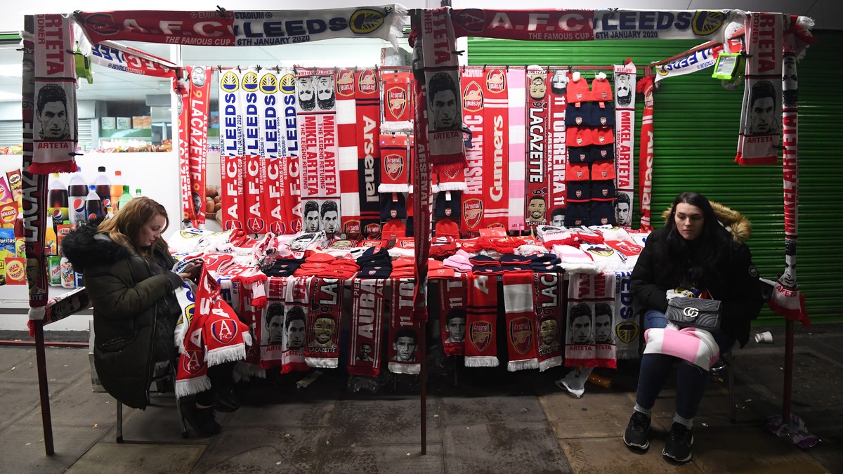 epa08108668 Arsenal's and Leeds United's memorabilia is on sale ahead of the English Emirates FA cup third round soccer match between Arsenal FC and Leeds United held at the Emirates stadium ...