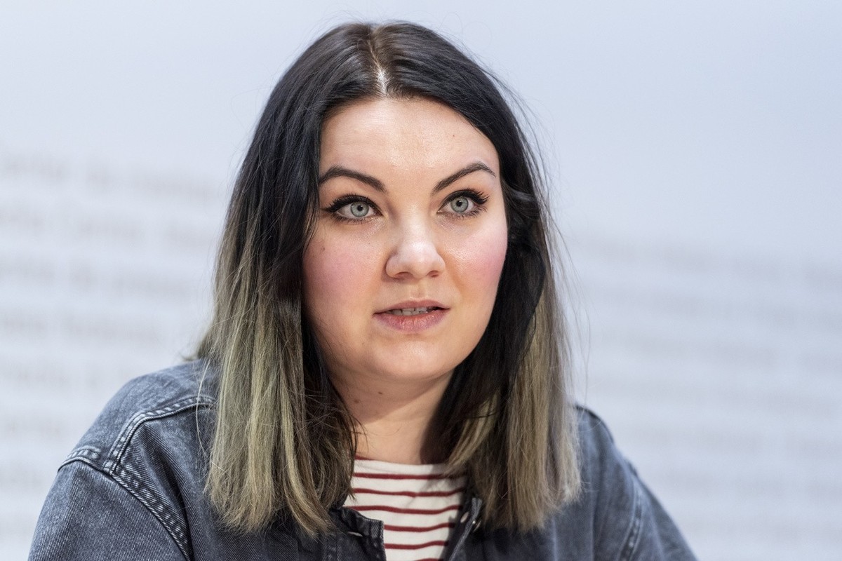Jelena Filipovic vom Klimastreik spricht fuer das Referendumskomitee Stop Palmoel zu den Medien, am Montag, 11. Januar 2021 in Bern. Das Referrendum gegen das Freihandelabkommen mit Indonesien kommt a ...