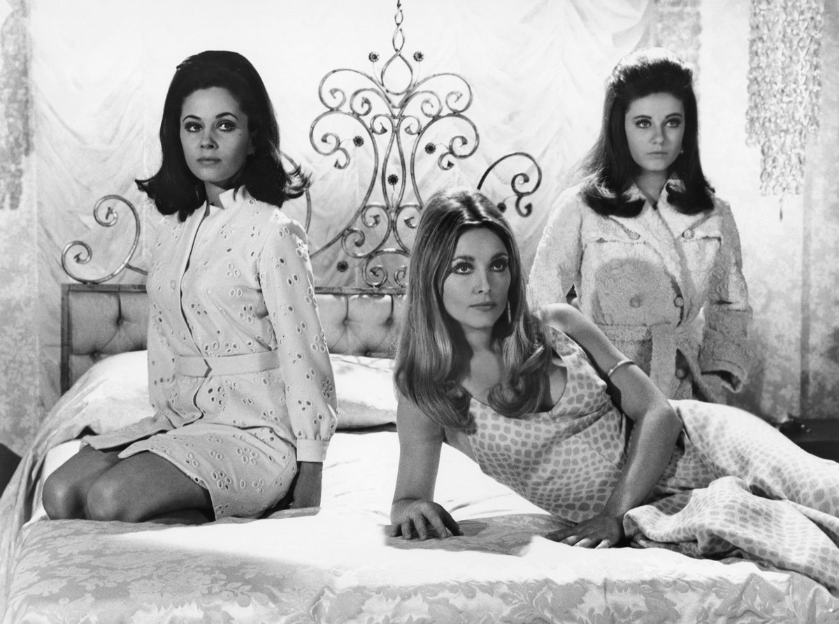 Auf was für Taten die drei Zarten hier wohl warten? &nbsp;Aus der Romanverfilmung «Valley of the Dolls».