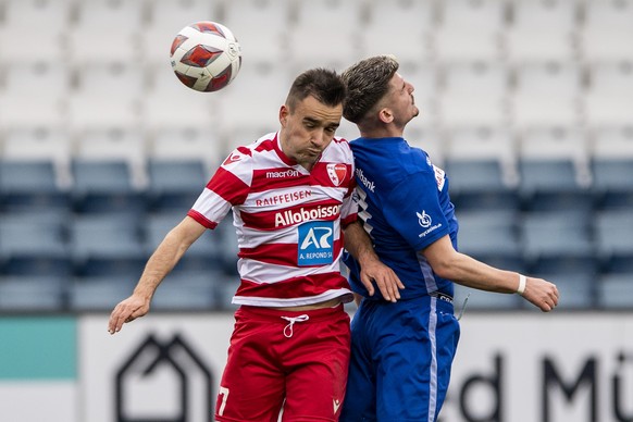 Loric Emini, rechts, von Luzern im Spiel gegen Sandro Theler, links, von Sion beim Super League Meisterschaftsspiel zwischen dem FC Luzern und dem FC Sion vom Sonntag, 21. Maerz 2021 in Luzern. (KEYST ...