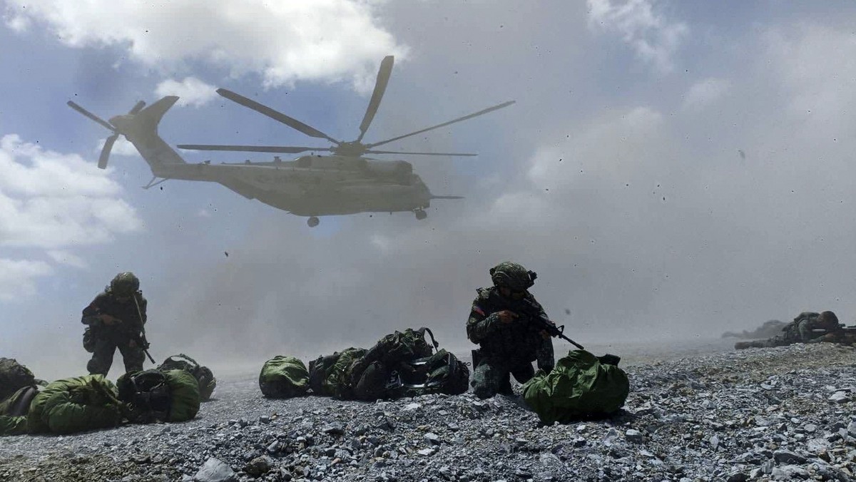 epa11304607 A handout photo made available by the Armed Forces of the Philippines shows air assault exercises conducted by Philippine Marines and their counterparts from the United States Marine Corps ...