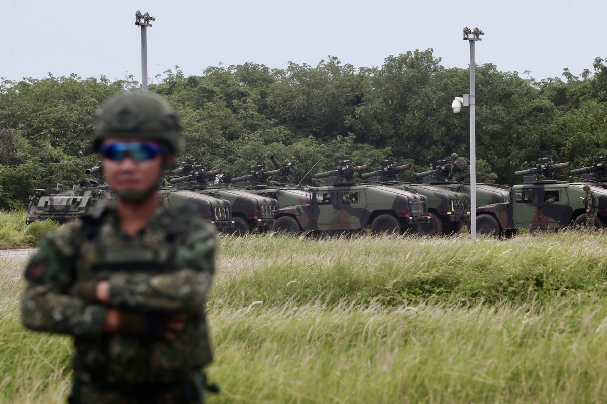 epa10723385 Taiwanese militarily personnel inspects Humvee armed with US-made TOW A2 missiles during the missile shooting exercises in Fangshan, Pingtung county, Taiwan, 03 July 2023. In the past year ...