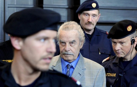 epa01670112 Defendant Josef F. during the fourth day of his trial for incest on 19 March 2009, at the provincial courthouse in St. Poelten. Josef F., the Austrian father on trial for imprisoning and r ...