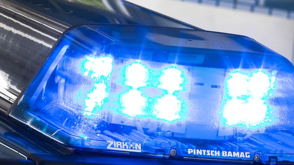 In Zürich ist es kurz nach Mitternacht auf der Quaibrücke zu einem spektakulären Unfall gekommen. (Symbolbild).
