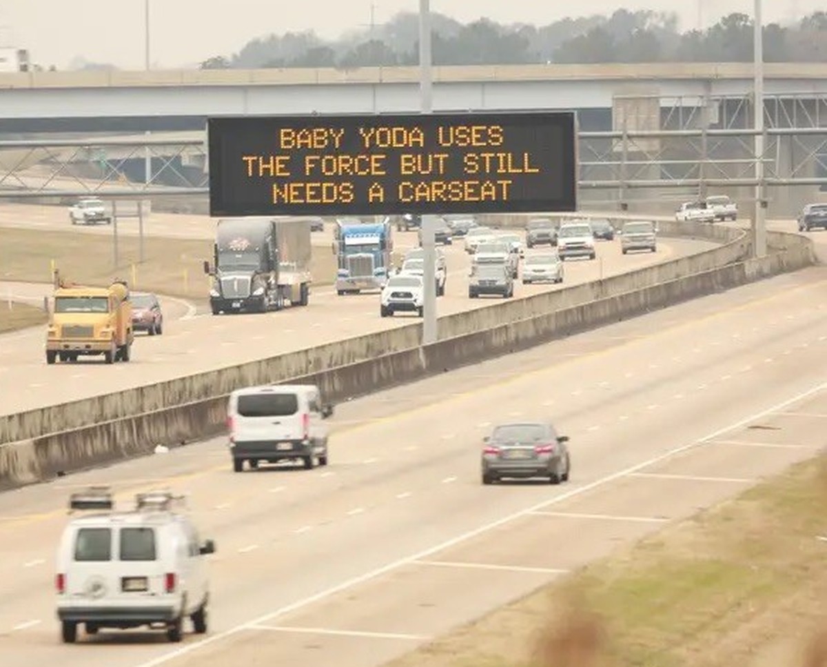 lustige verkehrsschilder autobahn warnschilder https://www.businessinsider.com/funny-highway-signs-messages-safety-federal-scrutiny-new-jersey-2023-2?r=US&amp;IR=T#-16