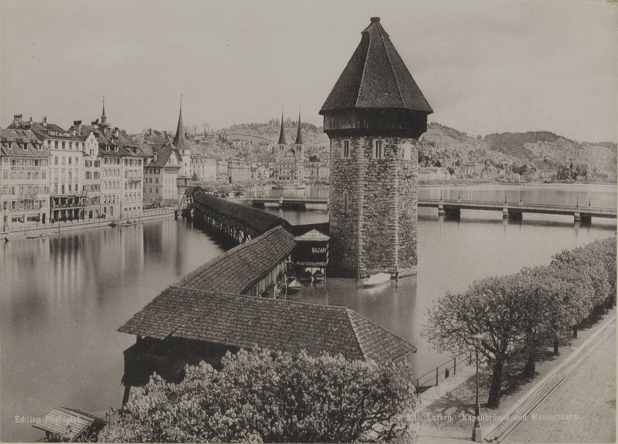 <strong>18. Juni 1900:</strong>&nbsp;Kapellbrücke und Wasserturm.<br data-editable="remove">