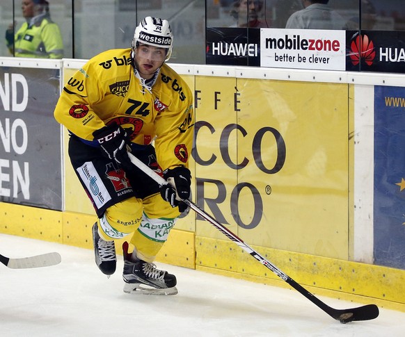 SC Bern Stuermer Marco Mueller waehrend dem Eishockey-Meisterschaftsspiel der National League A zwischen dem EHC Kloten und dem SC Bern am Samstag, 10. September 2016, in der SWISS Arena in Kloten. (K ...