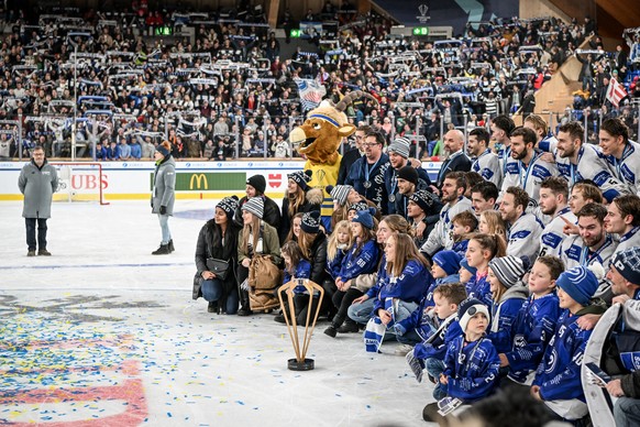 Team HC Ambri Piotta celebrate with the trophy after winning the final game between Czech Republic&#039;s Sparta Praha and Switzerland&#039;s HC Ambri-Piotta, at the 94th Spengler Cup ice hockey tourn ...