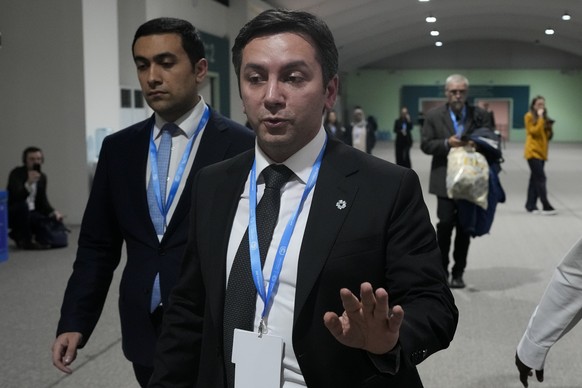 Yalchin Rafiyev, Azerbaijan&#039;s COP29 lead negotiator, gestures as he walks through the COP29 U.N. Climate Summit, Saturday, Nov. 23, 2024, in Baku, Azerbaijan. (AP Photo/Rafiq Maqbool)