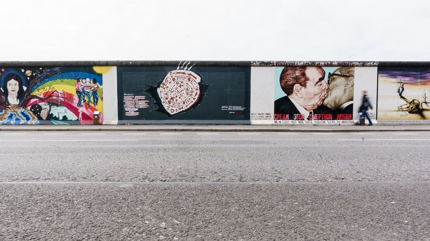 epa08338412 A stroller passes at the touristic hot-spot location East Side Gallery empty from visitors in Berlin, Germany, 02 April 2020. Due to contact restrictions, as a result of the spreading of t ...