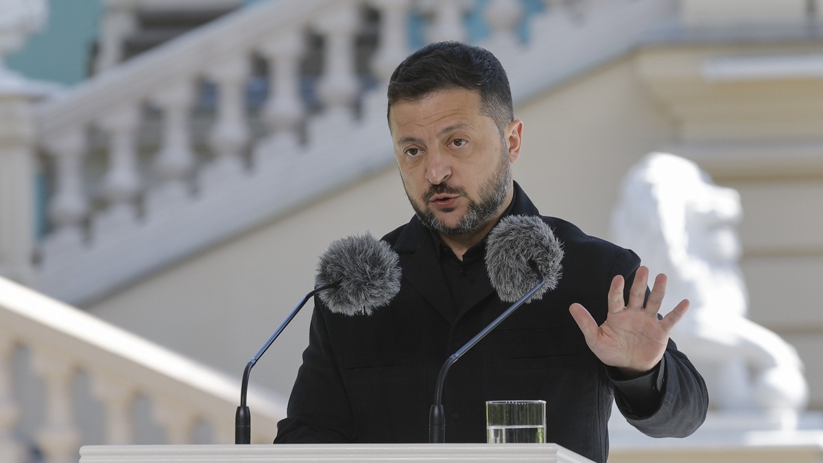 epa13190583 Ukrainian President Volodymyr Zelensky speaks during a joint press conference with President of Estonia Alar Karis (not pictured) at the Mariinsky Palace in Kyiv, Ukraine, 25 August 2026,  ...