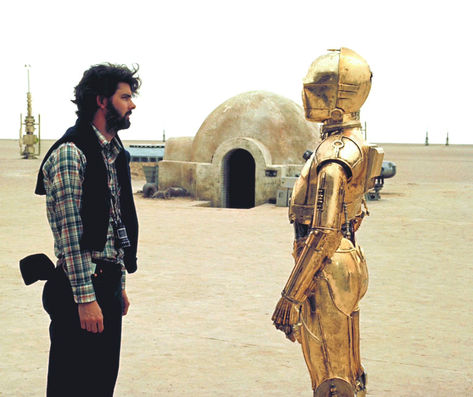 ... <a target="_blank" rel="nofollow" href="https://www.atlasobscura.com/places/lars-homestead">Nefta in der tunesischen Wüste</a>, die 1976 als Drehort für Luke Skywalkers Heimatplaneten Tatooine diente. 