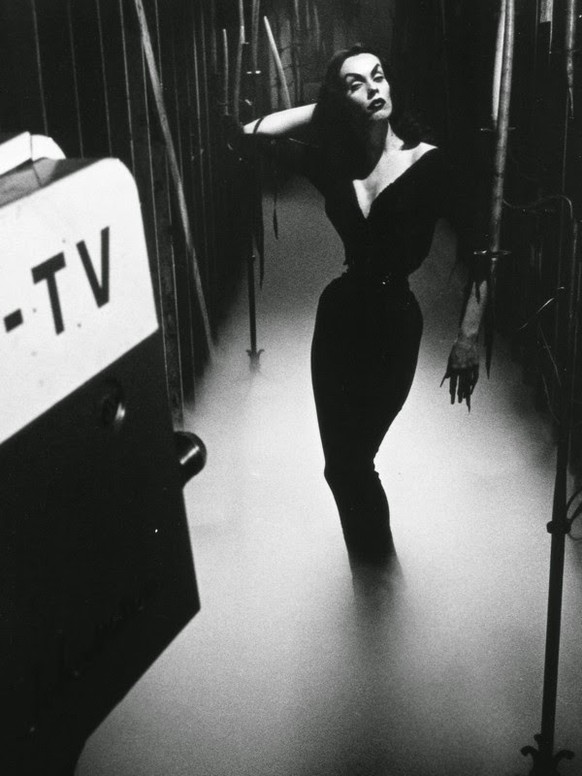 maila nurmi vampira tv horror bela lugosi hollywood 1950s http://www.afsviewfinders.com/2015/02/the-incredible-but-true-story-of-maila.html
