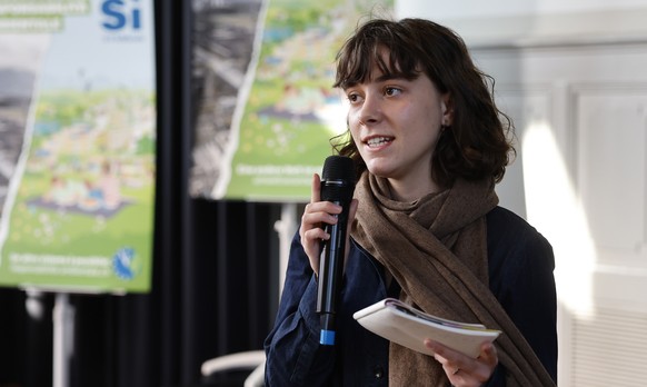 Magdalena Erni, Co-Praesidentin der Jungen Gruenen Schweiz, spricht beim Treffpunkt der Initianten der Umweltverantwortungsinitiative, am Sonntag, 9. Februar 2025, im Progr in Bern. (KEYSTONE/Peter Kl ...