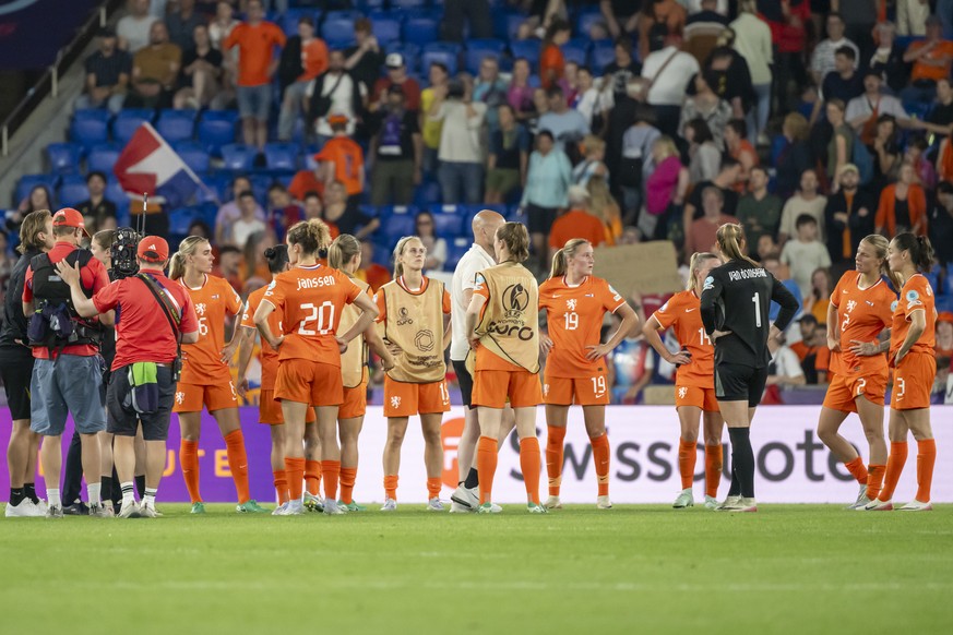 epa12236509 Players of the Netherlands look disappointed after losing the UEFA Women&#039;s EURO 2025 Group D soccer match between the Netherlands and France, in Basel, Switzerland, 13 July 2025. EPA/ ...