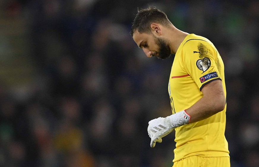 epa09584159 Italy?s goalkeeper Gianluigi Donnarumma reacts during the FIFA World Cup 2022 group C qualifying soccer match between Northern Ireland and Italy in Belfast, Britain, 15 November 2021. EPA/ ...