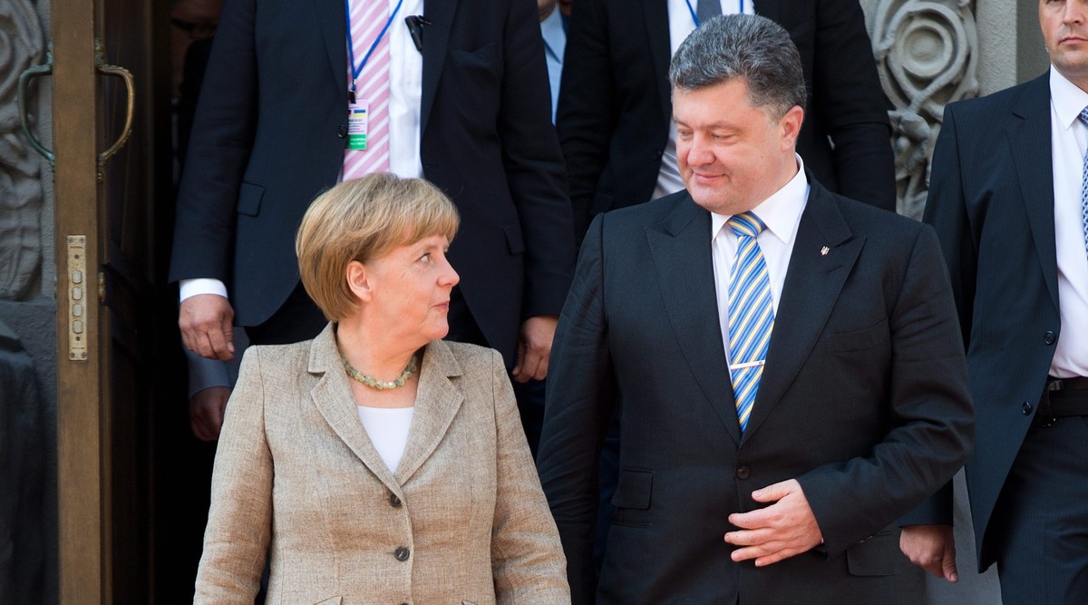 Die deutsche Bundeskanzlerin Angela Merkel mit dem ukrainischen Präsidenten Petro Poroschenko in Kiew.