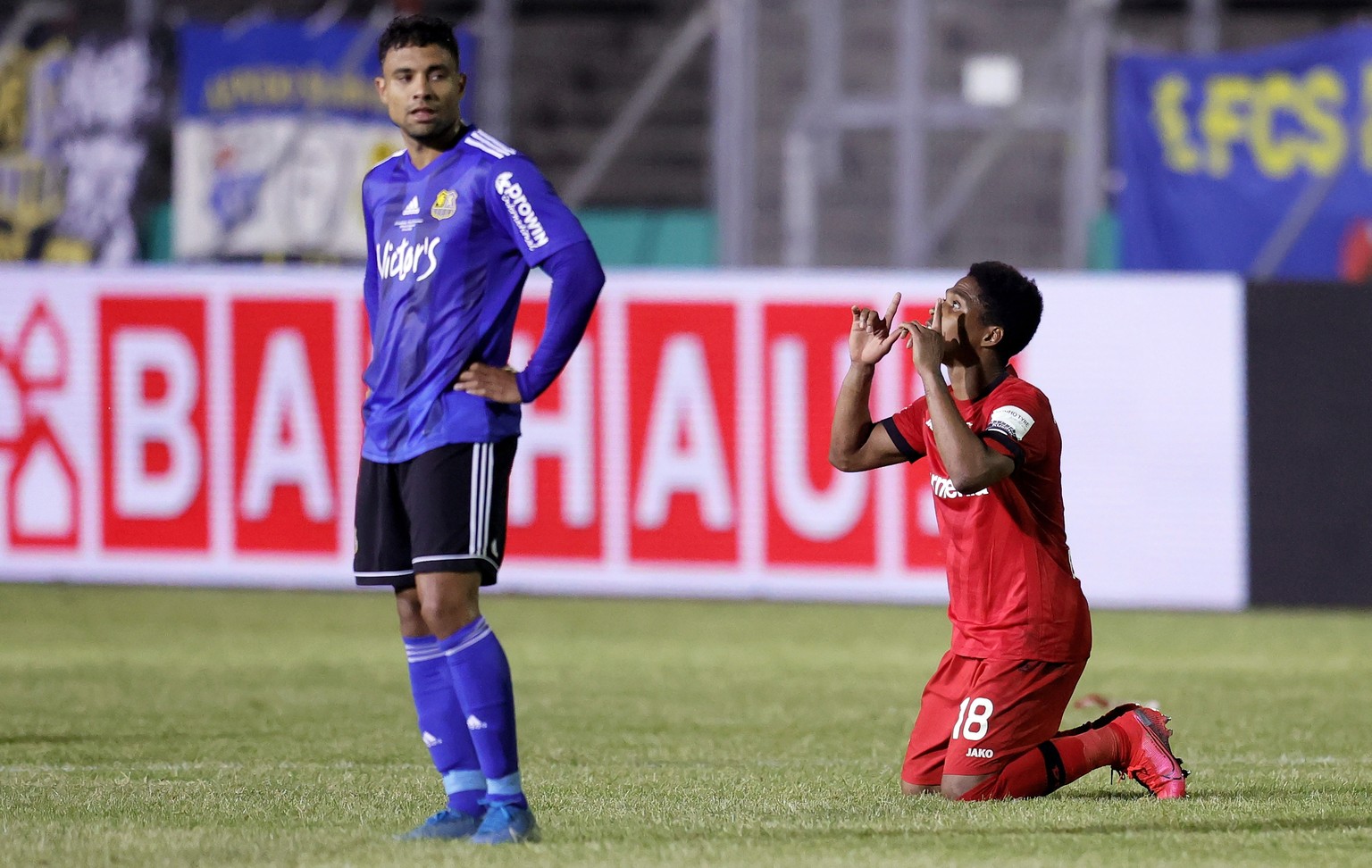 epa08476135 Leverkusen&#039;s Wendell (R) celebrates after the German DFB Cup semifinal soccer match between FC Saarbruecken and Bayer 04 Leverkusen in Voelklingen, Germany, 09 June 2020. EPA/RONALD W ...