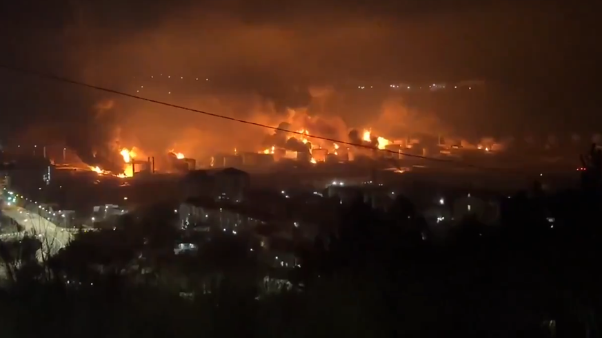 Ukraine versetzt Russland den nächsten Schlag: Wichtiger Hafen in Brand