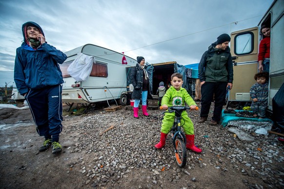 epa05080307 A refugee family in front of their caravan the day before Christmas in the camp called &#039;The Jungle&#039; in the port of Calais, France, 24 December 2015. Part of Calais migrant camp a ...