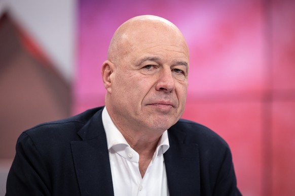 Der gewaehlte Staenderat Fabio Regazzi nach dem 2. Wahlgang des Staenderatswahlen fuer den Kanton Tessin am Sonntag, 19. November 2023 in den Studios von RSI in Comano. (KEYSTONE/Ti-Press/Massimo Picc ...