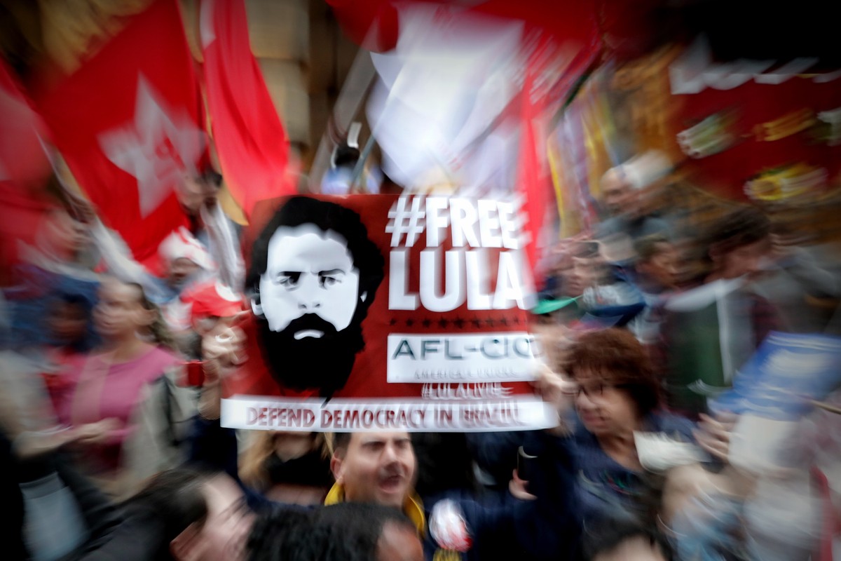 epa07072772 A man holds a poster that reads 'Free Lula' (referring to former president Luiz Inacio Lula da Silva, disqualified for being imprisoned and sentenced in the second instance to 12 ...
