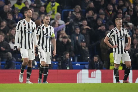 Juventus players react after Chelsea's Callum Hudson-Odoi scores his side's third goal during the Champions League group H soccer match between Chelsea and Juventus at Stamford Bridge stadium in London, Tuesday, Nov. 23, 2021. (AP Photo/Matt Dunham)