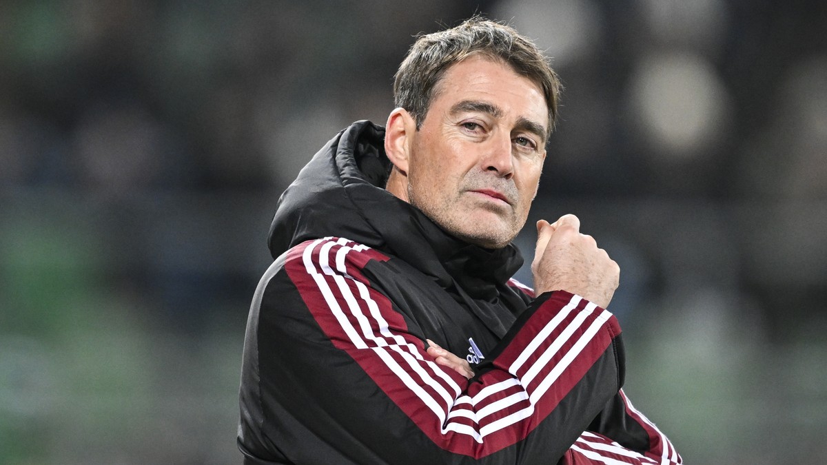 Servette Trainer FC Rene Weiler, im Fussball Super League Spiel zwischen dem FC St. Gallen und dem Geneve Servette FC, am Mittwoch, 31. Januar 2024, im Kybunpark in St. Gallen. (KEYSTONE/Gian Ehrenzel ...