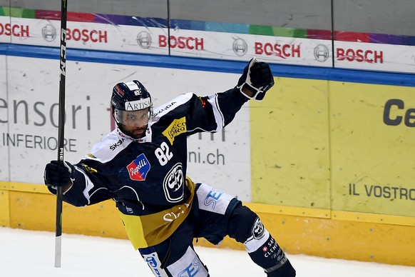 Ambri's player Michael Ngoy celebrates the 1 - 0 goal, during the preliminary round game of National League Swiss Championship 2018/19 between HC Ambri Piotta and EV Zug, at the ice stadium Valascia in Ambri, Switzerland, Friday,  February 01, 2019. (KEYSTONE/Ti-Press/Samuel Golay)