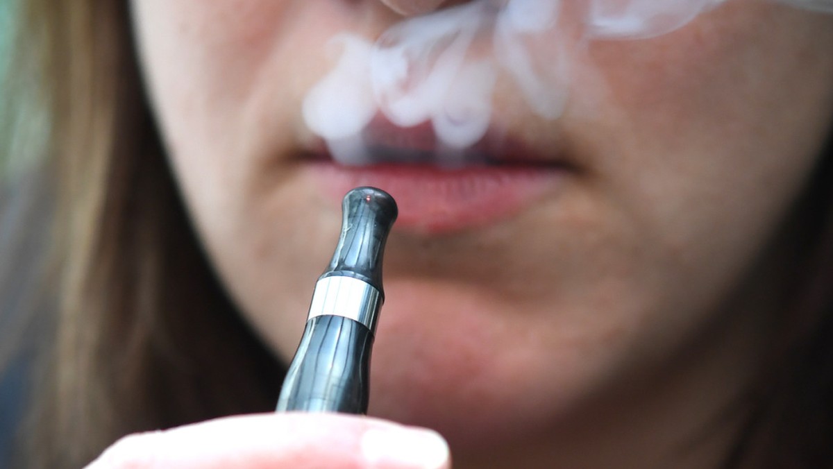 Während den vergangenen drei Wochen zählte die US-Gesundheitsbehörden 153 Verdachtsfälle von Lungenproblemen nach E-Zigarettenkonsum. (Symbolbild)
