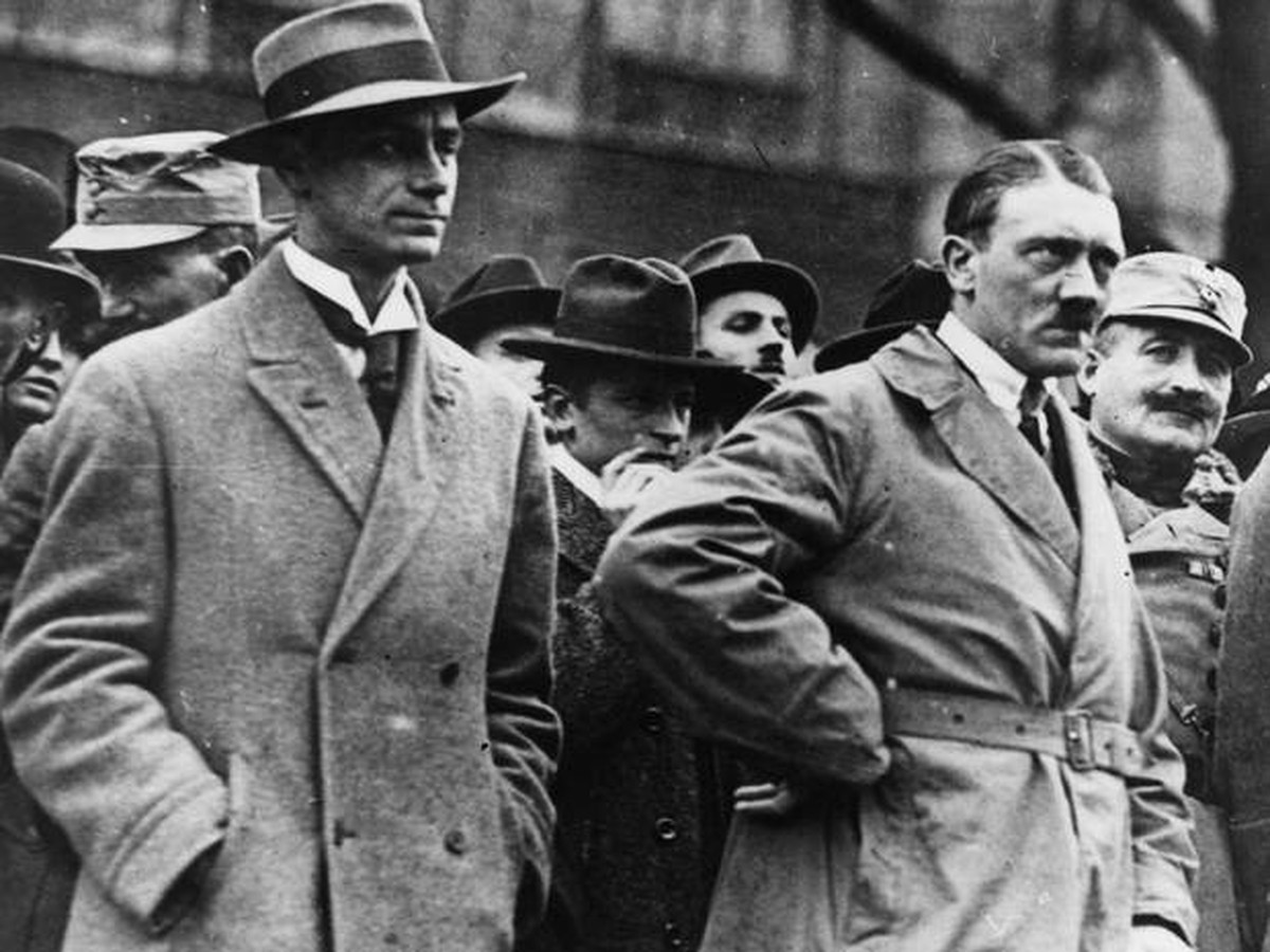 Alfred Rosenber (l.), Adolf Hitler