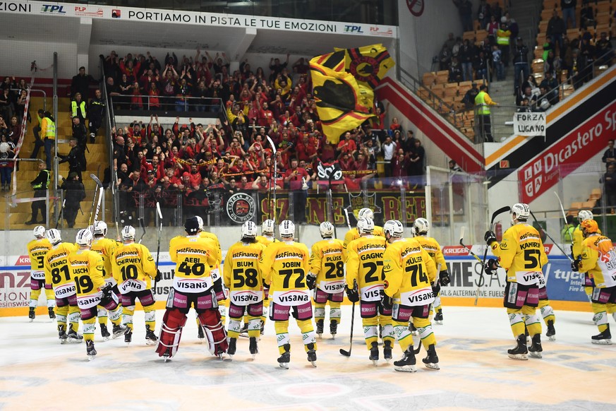 Bern&#039;s players celebrate victory with fans at the end of the fourth Playoff semifinal game of National League A (NLA) Swiss Championship between Switzerland&#039;s HC Lugano and SC Bern, at the i ...