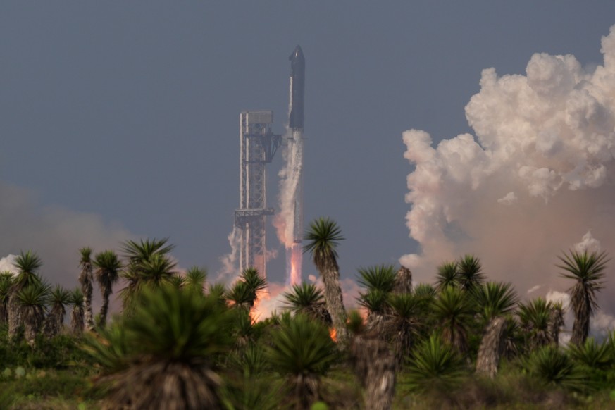 KEYPIX - SpaceX's mega rocket Starship makes a test flight from Starbase, Texas, Friday, May 22, 2026. (AP Photo/Eric Gay)