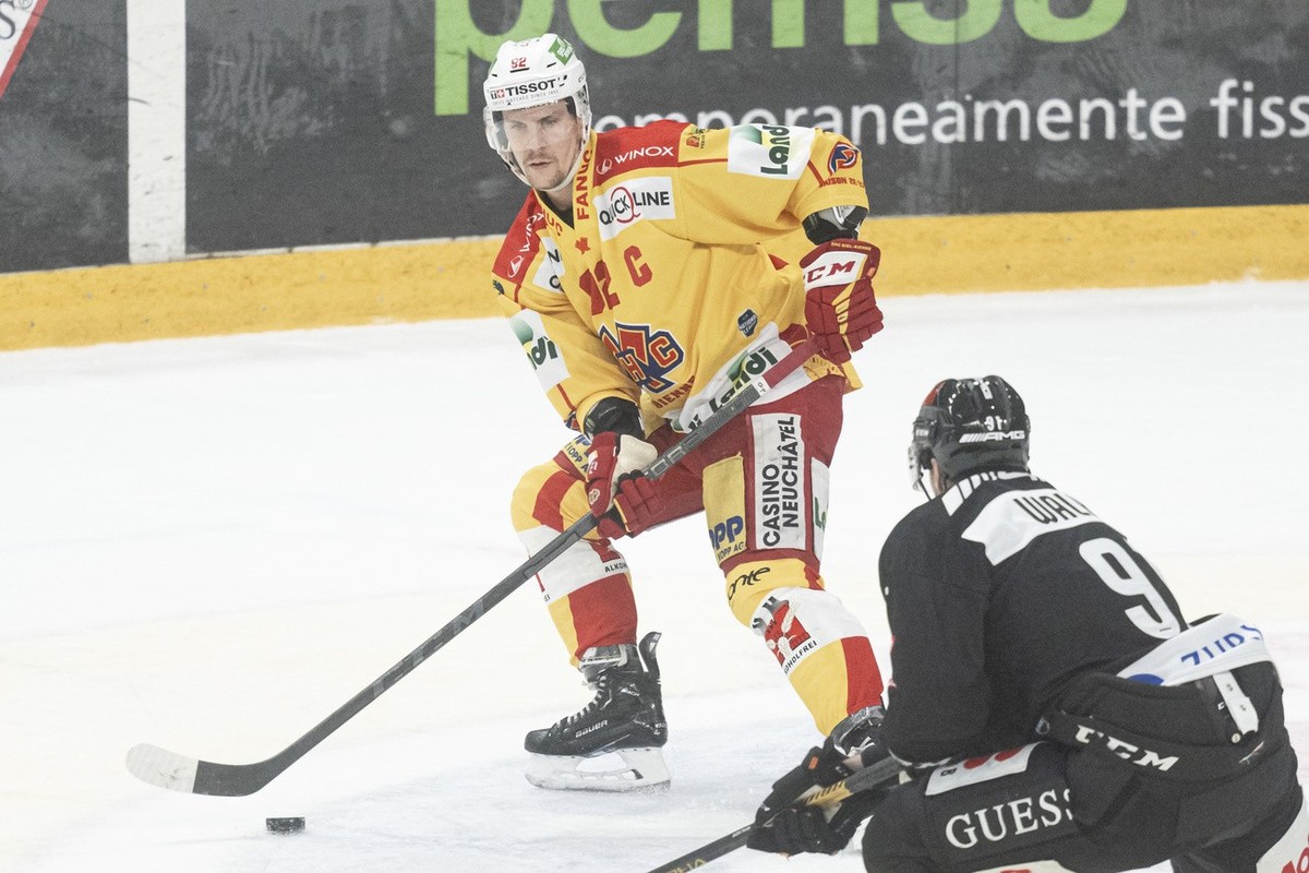 Bienne's player Haas Gaetan, during the preliminary round game of the National League 2022/23 between HC Lugano against EHC Bienne at the ice stadium Corner Arena, Saturday, March 04, 2023. (KEYS ...