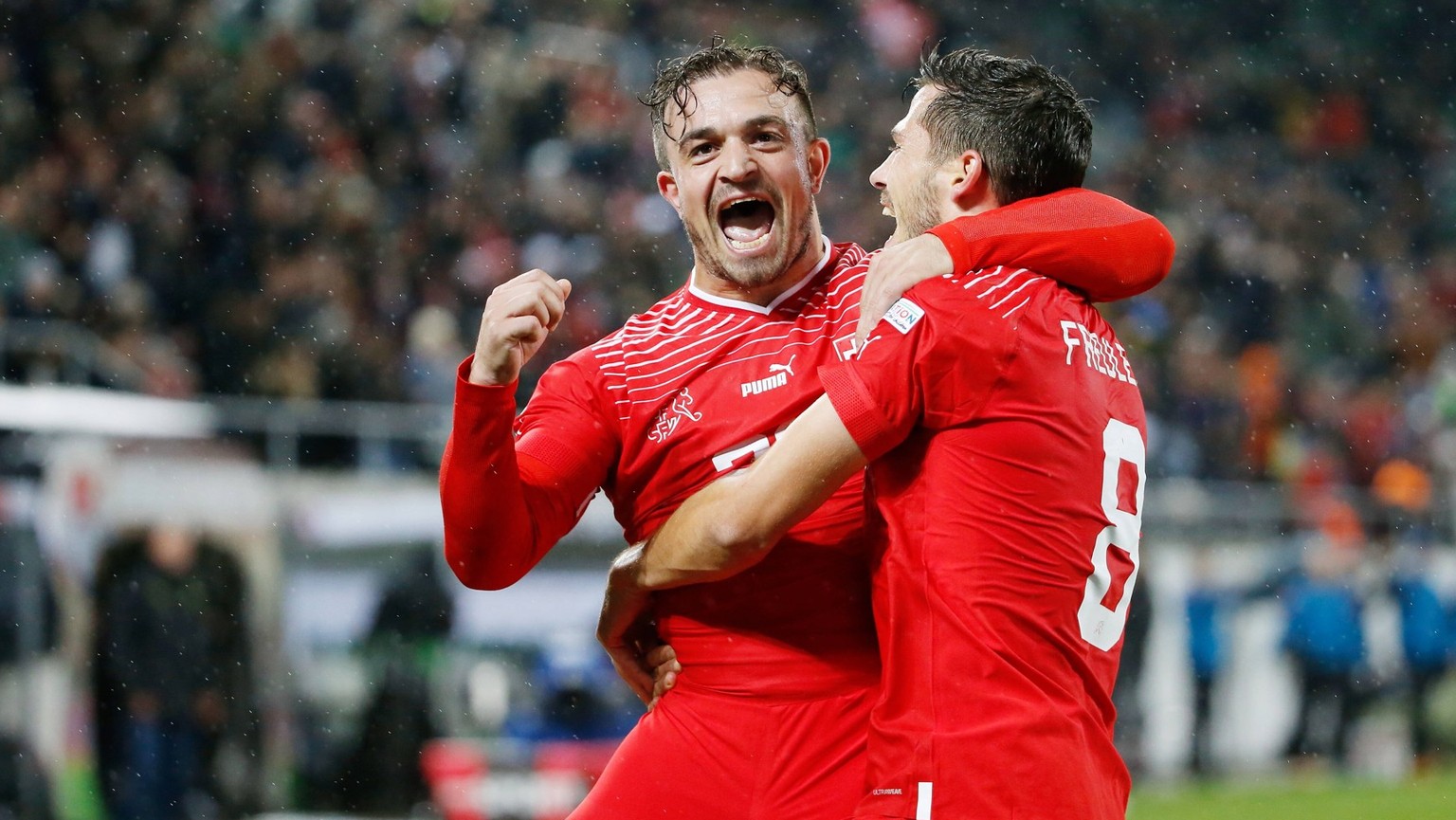 Foto Manuel Geisser 27.09. 2022 Kybunpark St.Gallen , SCHWEIZ , Saison 2022/2023 Herren Fussball UEFA Nations League Schweiz - Tschechien Torjubel Xherdan Shaqiri - Remo Freuler Schweiz nach dem Treff ...