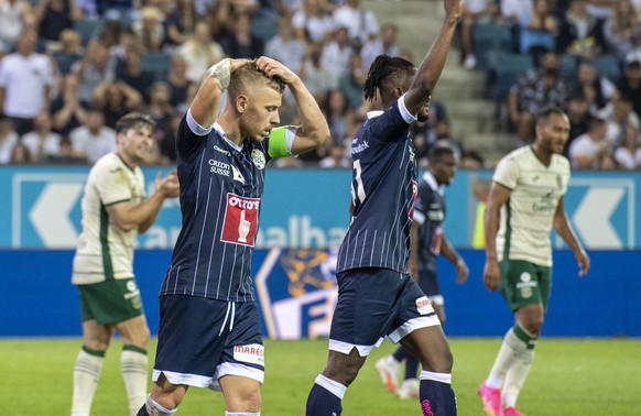 Max Meyer, left, from Luzern reacts at the Conference League game between Switzerlands`s FC Luzern against Hibernian Edinburgh from Scotland at the Conference League Qualification round 3, Thursday, A ...