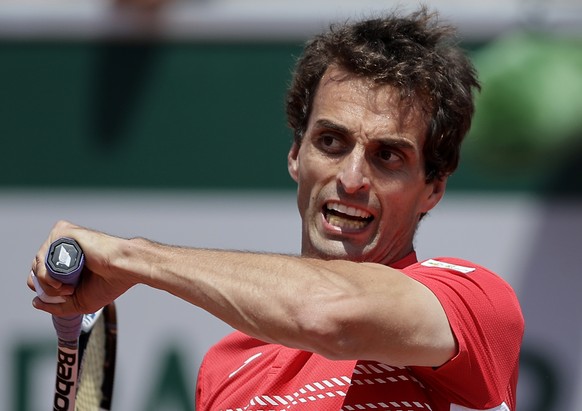 epa10661750 Albert Ramos-Vinolas of Spain plays Stan Wawrinka of Switzerland in their Men&#039;s Singles first round match during the French Open Grand Slam tennis tournament at Roland Garros in Paris ...