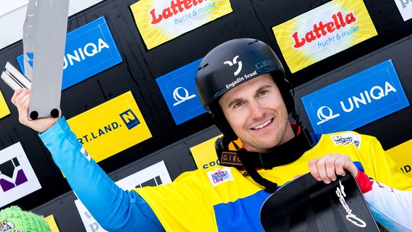 ABD0088_20180105 - LACKENHOF - OESTERREICH: Sieger Nevin Galmarini (SUI) bei der Siegerehrung des Parallel-Riesentorlauf der Herren, im Rahmen des Snowboard-Weltcup in Lackenhof, am Freitag, 05. Janua ...