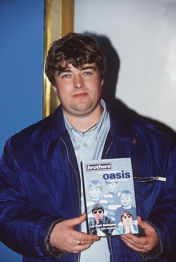 PAUL GALLAGHER PAUL GALLAGHER AT THE RELEASE OF HIS NEW BOOK BROTHERS, FROM CHILDHOOD TO OASIS THE REAL STORY, SIGNING BOOKS AT TOWER RECORDS, LONDON., Credit:Craig Barritt / Avalon 0543347996