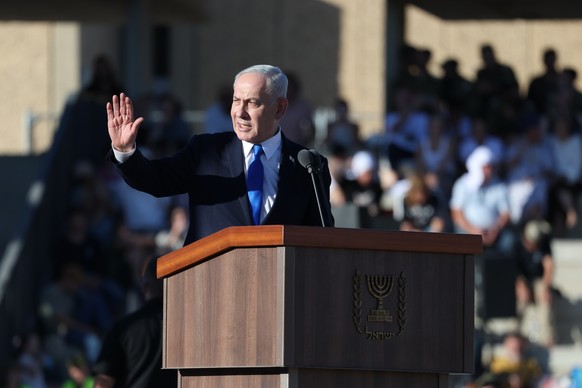 epa13064254 Israeli Prime Minister Benjamin Netanyahu speaks during the graduation ceremony of the Israel Defense Forces officers' course at a military base near Mitzpe Ramon, southern Israel, 25 ...