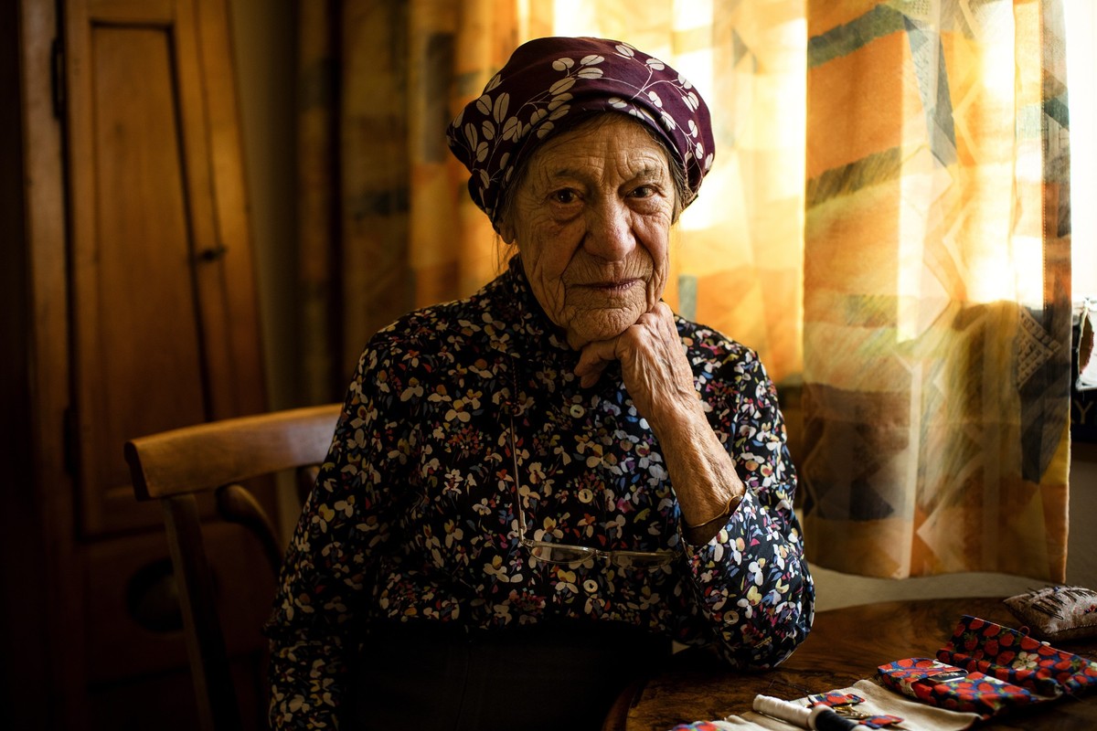 Noemi Speiser, 97 Jahre und international bekannte Textilwissenschaftlerin. Fotos kostas maros, am 29.2.24